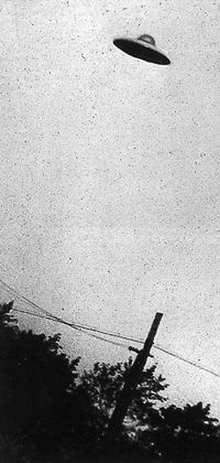 0518 Alleged UFO flying saucer sighting 1952.jpg